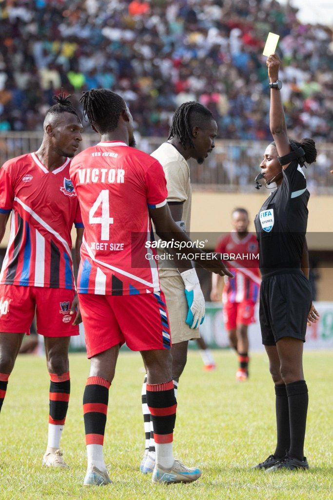 Yemisi Akintoye issuing a yellow card to a player during the NPFL match between Kwara United and Lobi Stars