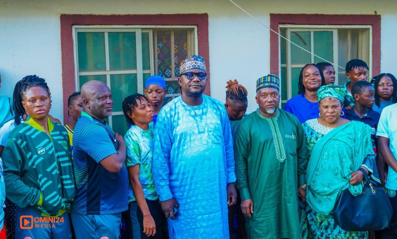 Nasarawa Sports Commissioner had a snapshot with the players and officials of Nasarawa Amazons