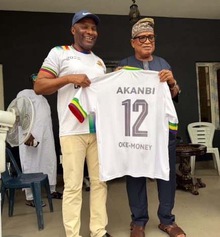Mayor Okeowo and Lagos Legends representative Waidi Akanni